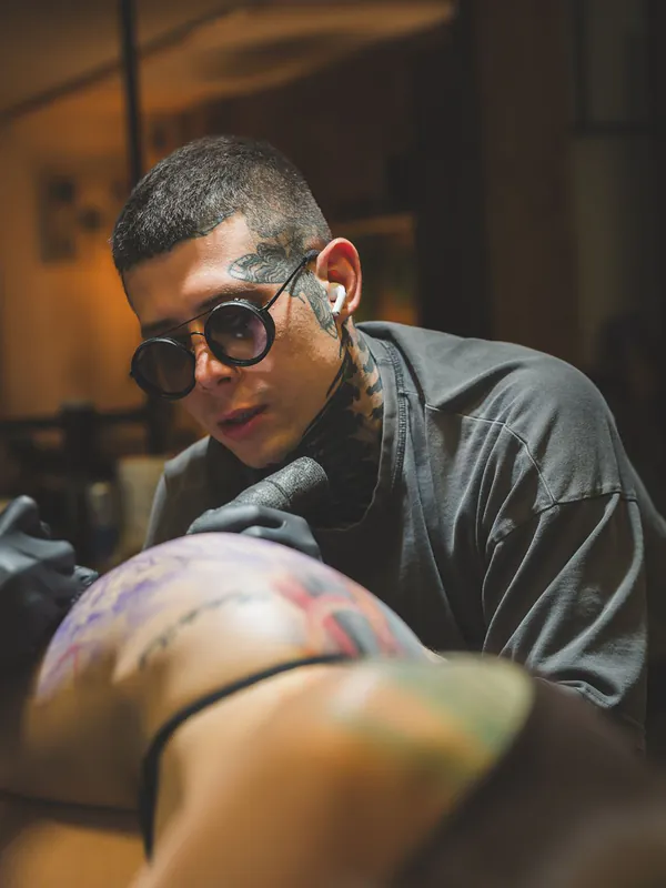 Alex666cold — international hyper-realism tattoo artist, convention winner and judge, based in Wrocław Poland
