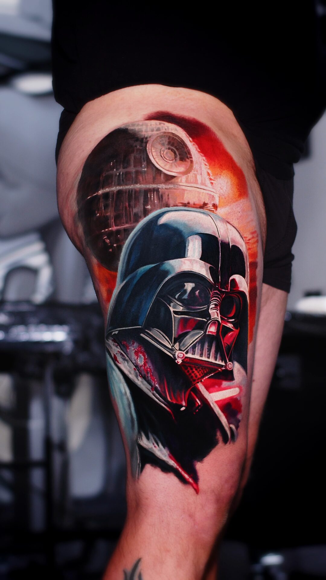 Star-Wars-Film-Tattoo auf dem Oberschenkel – Color-Realism, Tattoo Breslau