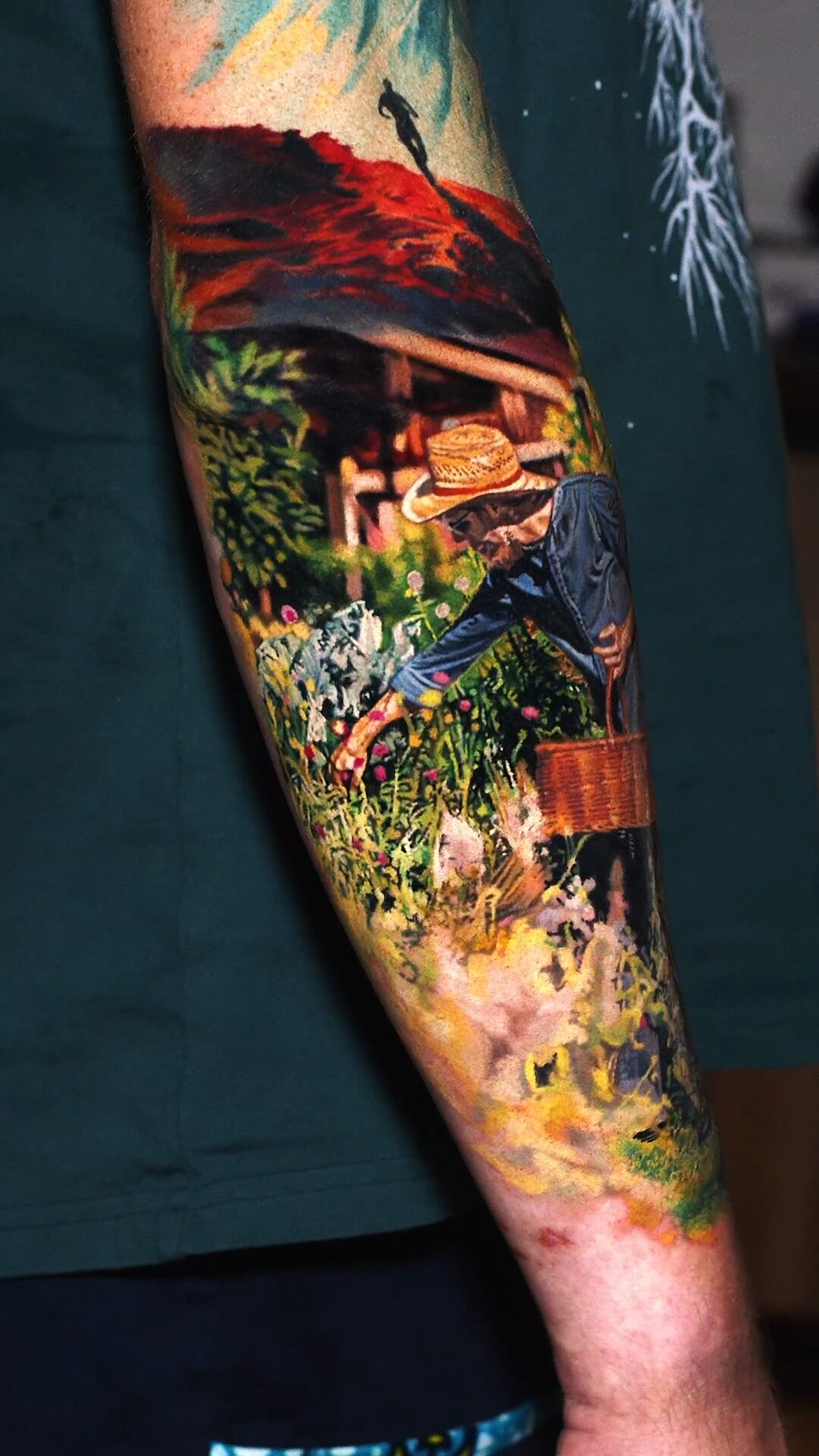 Detail des Jeanshemds – Hyperrealismus, Tattoo am Unterarm, Breslau