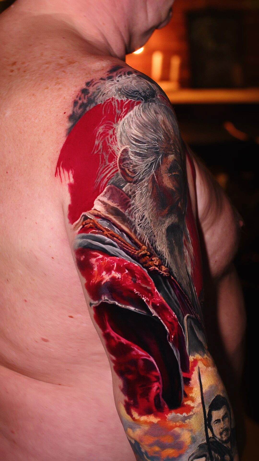 Farbkontrast im Tattoo – Color-Realism oben, black and grey unten, Tattoo-Studio Breslau