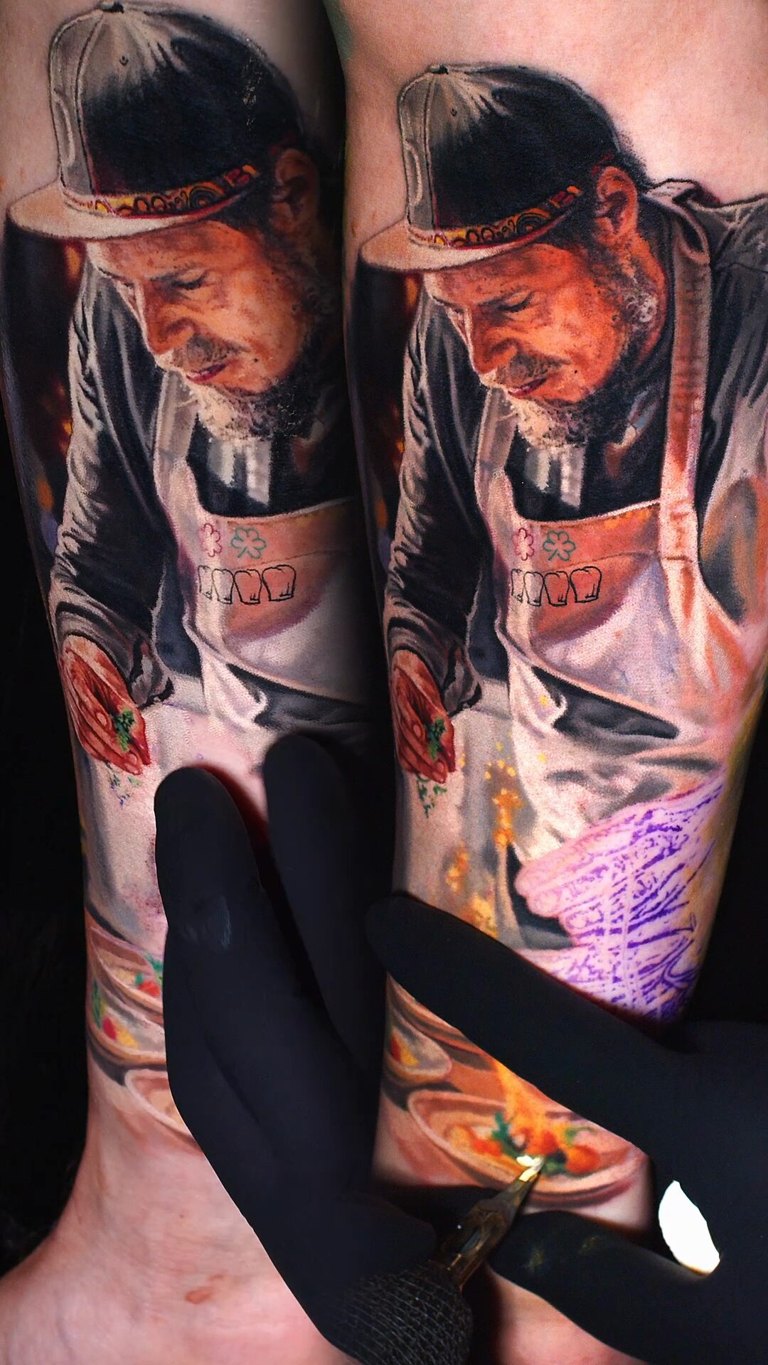 Realistisches Porträt von Küchenchef Peter Fankhauser – Tattoo auf dem Unterarm