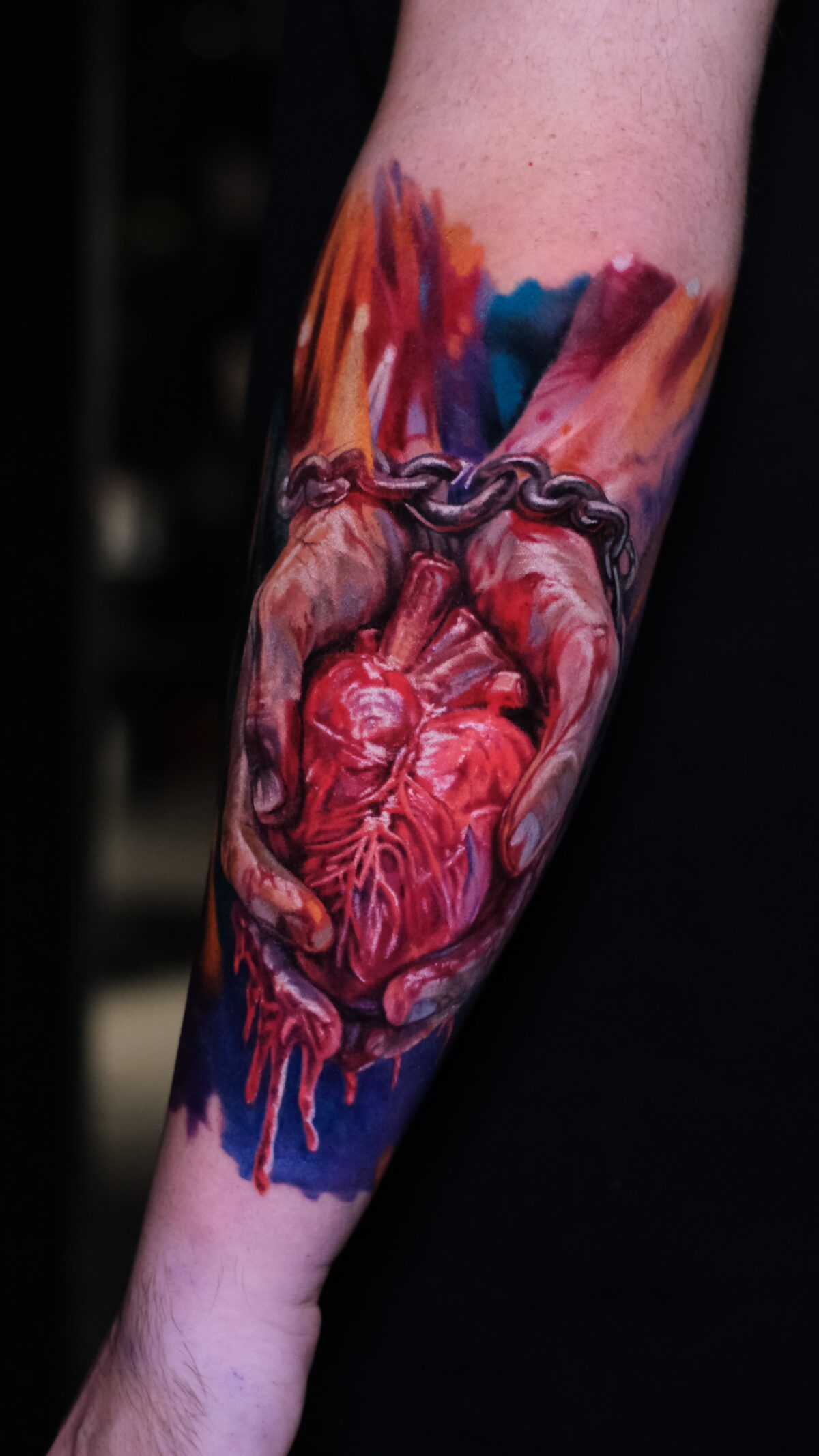 Nahaufnahme der Haut der Hände im Tattoo – Color-Realism, Licht- und Schattendetails, 3D-Tattoo, Wrocław