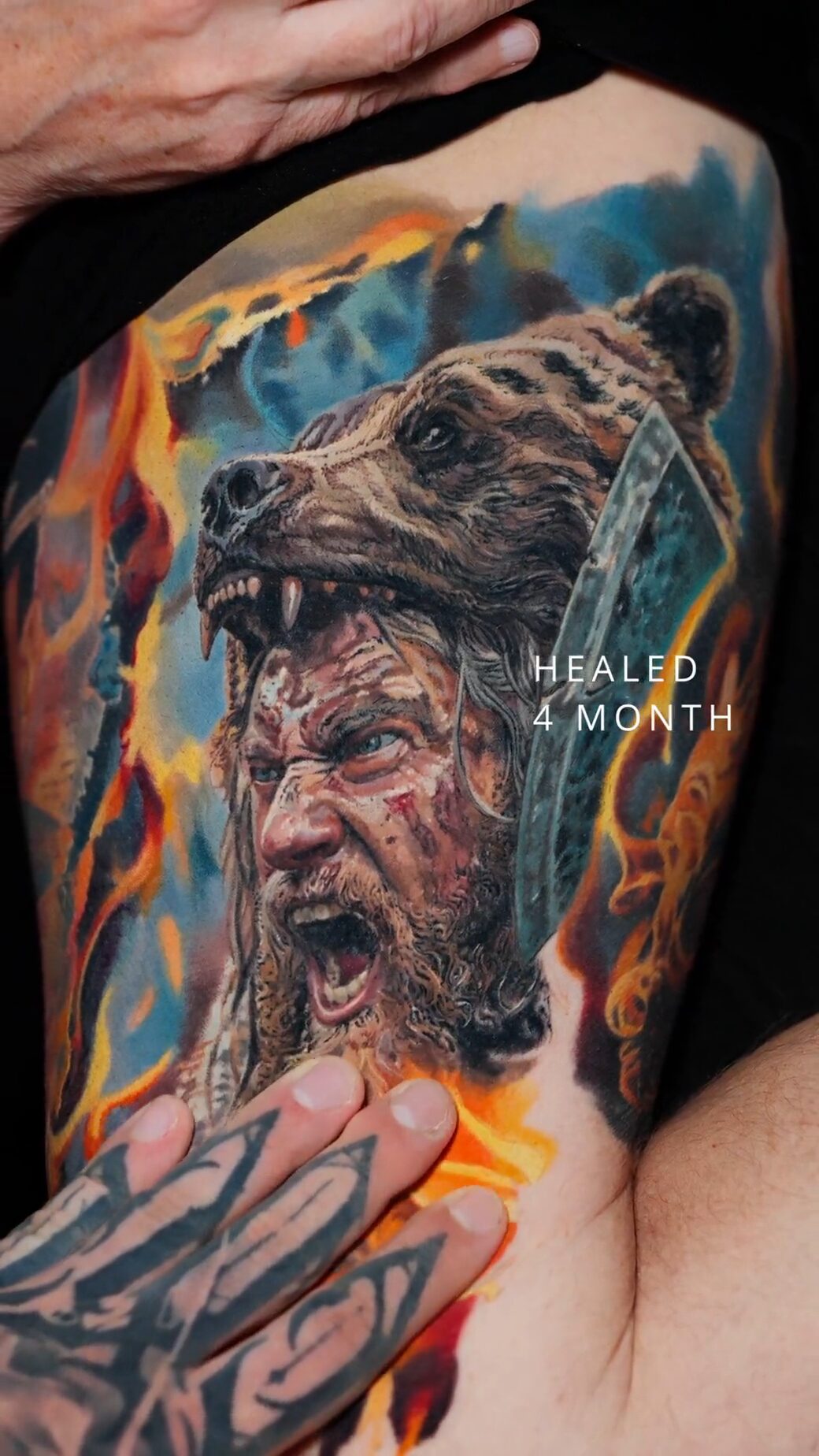 Gesamtansicht: Berserker, Bärenkopf-Kappe, Axt und Feuer – Titelbild, Wrocław.
